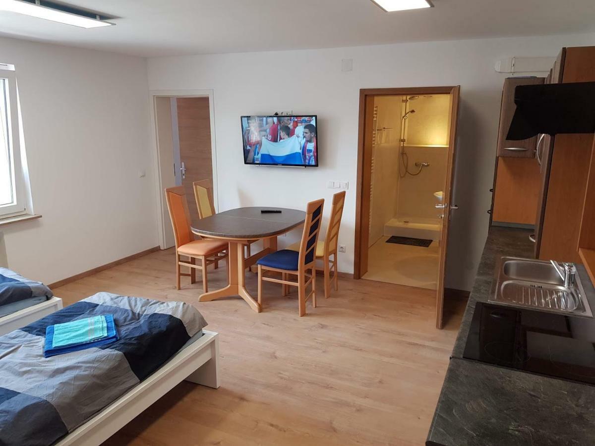 Monteurzimmer Obersulm Hotell Eksteriør bilde